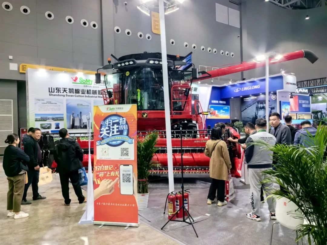 SDMJ presenta le macchine agricole di punta alla fiera delle macchine agricole di Zhumadian..jpg SDMJ presenta le macchine agricole di punta alla fiera delle macchine agricole di Zhumadian..jpg